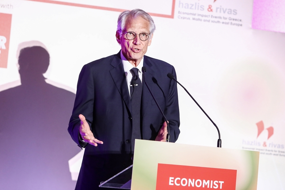 Dominique de Villepin lors d’un discours public en 2023, figure politique française de retour avec le parti La France humaniste