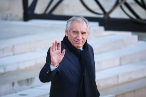 La France en dette, Pau continue les dépenses